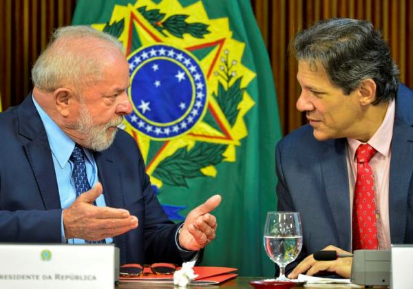 Menor contingenciamento convenceu Lula a manter meta de 2024