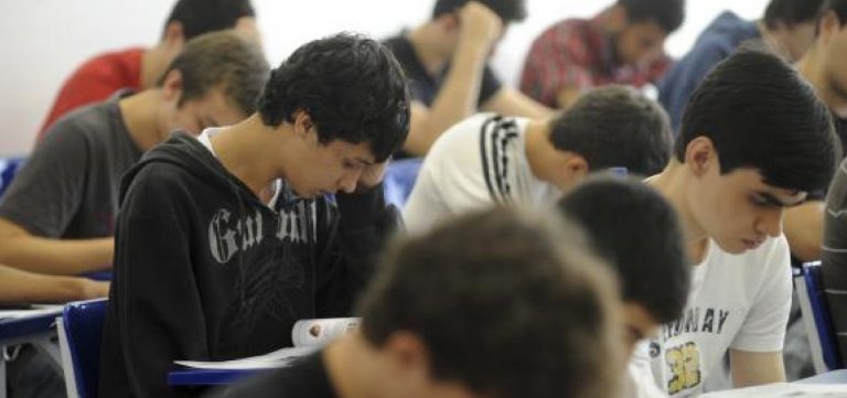 Sete de cada 10 alunos brasileiros não sabem resolver problemas matemáticos simples, aponta Pisa