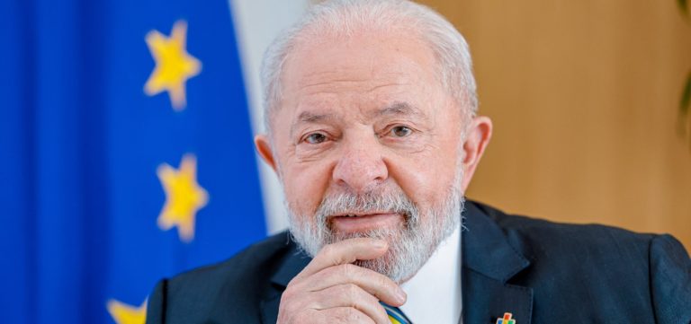 ‘Pela primeira vez conseguimos colocar um comunista no STF’, diz Lula sobre indicação de Dino