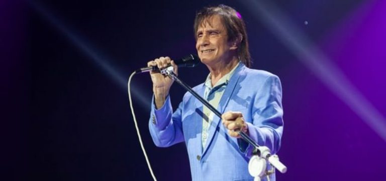 Show de Roberto Carlos em Salvador é marcado por chuva, queda de energia e pane elétrica