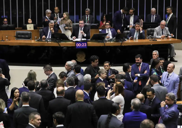 Comissão do Congresso aprova relatório do orçamento de 2024