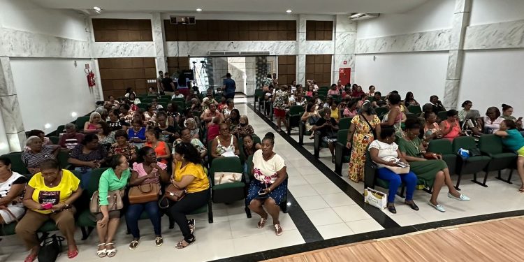 Candeias: Prefeitura convoca profissionais inativos da educação para apresentação de dados bancários para pagamento dos precatórios