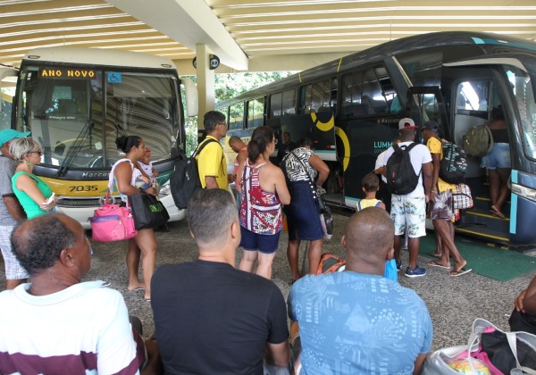 Fluxo de veículos é intenso próximo a Rodoviária nesta sexta-feira (22)