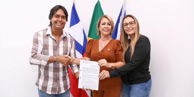 Candeias: Prefeitura e CDL lançam campanha “Natal de Luz 2023”