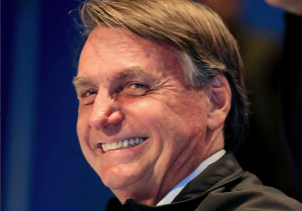 ‘Se ganhar na Mega da Virada, vou dividir com vocês’, diz Bolsonaro