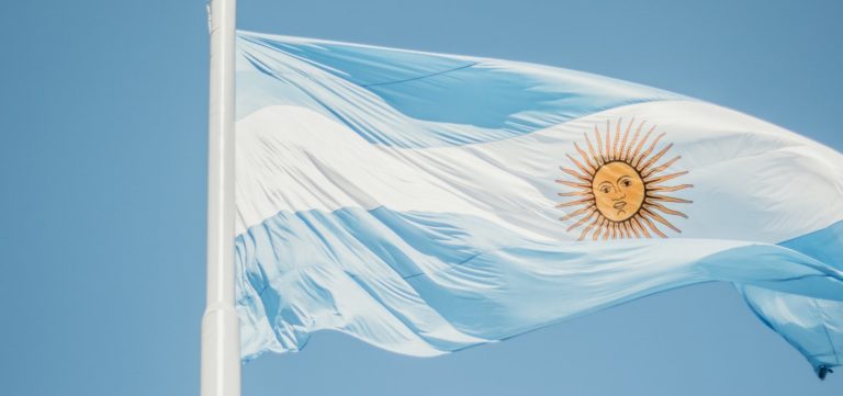 Inflação na Argentina em 2023 chega 211,4%, maior nível em 33 anos