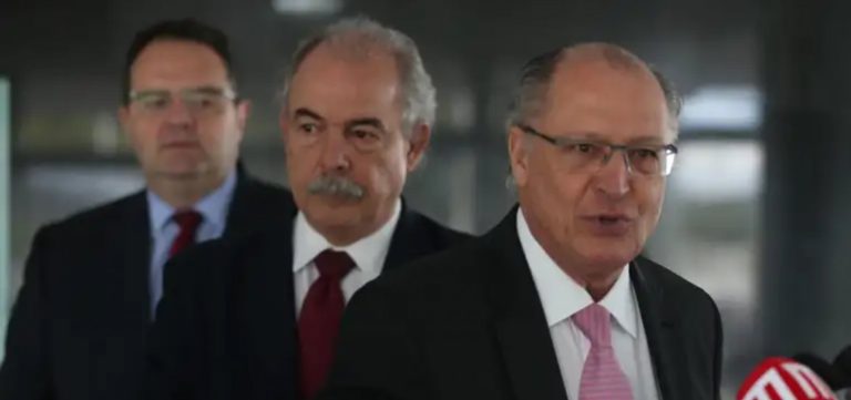Alckmin e Mercadante defendem nova política industrial no B20