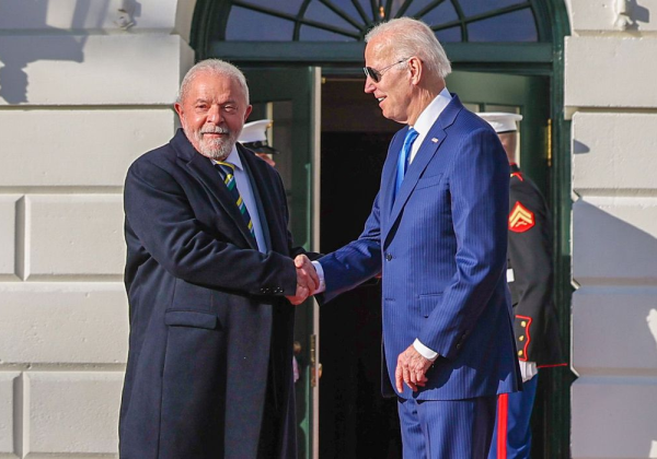 Lula faz convite para Joe Biden visitar o Brasil