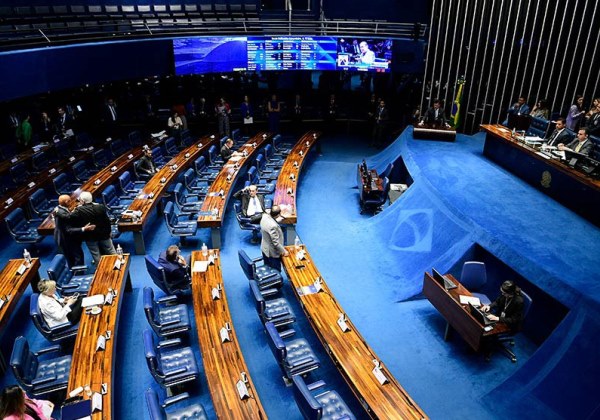 Senadores de oposição divulgam texto contra ato para relembrar 8/1