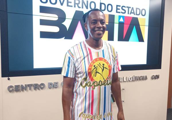 Tonho Matéria pede que mídia valorize blocos afro e reclama de horário dos desfiles