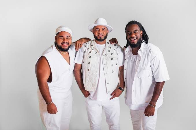 Candeias: Filhos de Jorge, Banda Triton e QR4 se apresentam no sorteio do Natal de Luz neste domingo (14)