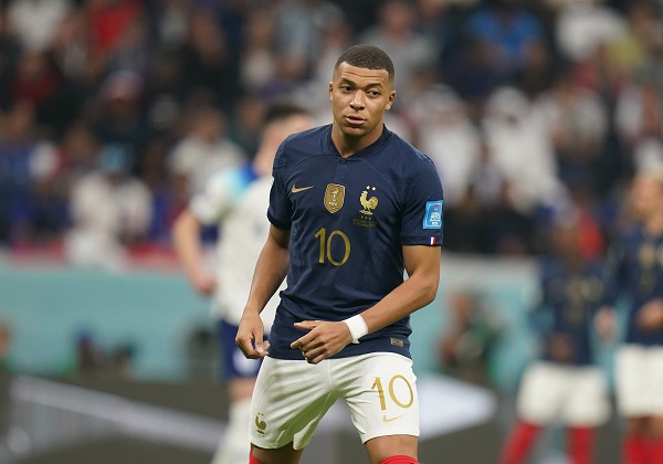 Técnico do PSG desconversa sobre saída de Mbappé do clube: ‘Não depende de mim’