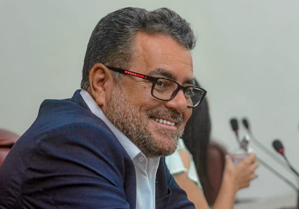 Prefeito adia festa da cidade após naufrágio