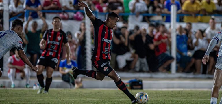 Em jogo truncado, Vitória empata com o Jacobina e volta para o G-4 do Baianão