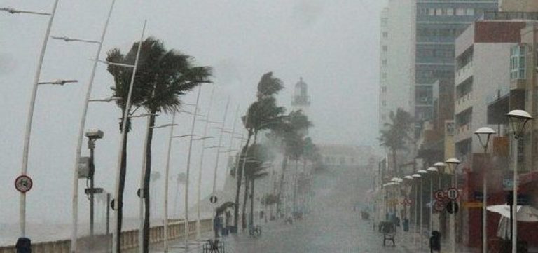 Chuvas intensas causam alagamentos e deslizamentos em Salvador nesta sexta-feira (9)