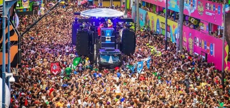 Carnaval de Salvador completa três dias de folia neste sábado; confira programação