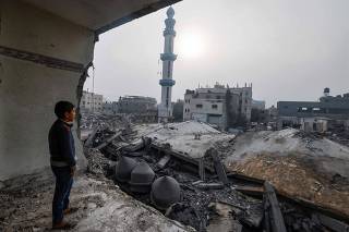 Hamas acusa Israel de matar 112 civis em fila de ajuda; Biden vê trégua mais longe