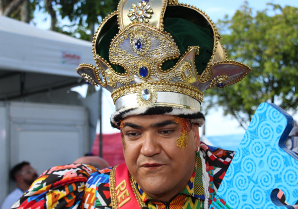 Rei Momo pela quarta vez, Alan Nery pede Carnaval de ‘paz, carinho e respeito’
