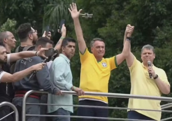 Em ato na Avenida Paulista, Bolsonaro defende anistia para presos do 8 de janeiro