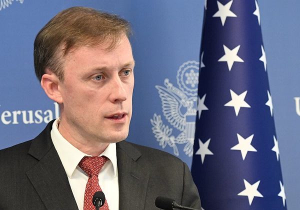Rússia quer colocar armas nucleares no espaço, alerta Congresso dos EUA