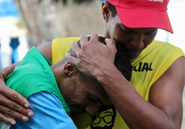 Após 15 anos, servidor da Prefeitura e irmão catador se reencontram durante a folia