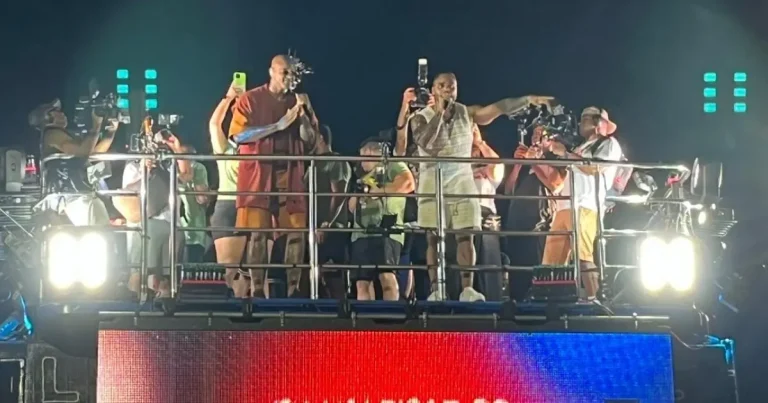 Léo Santana e Tony Salles fazem o “Pipoco” ferver ao som de “Perna Bamba” e relembram antigas do Parangolé