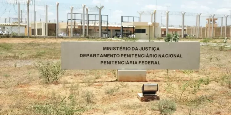 Dois detentos fogem de presídio de segurança máxima no Brasil