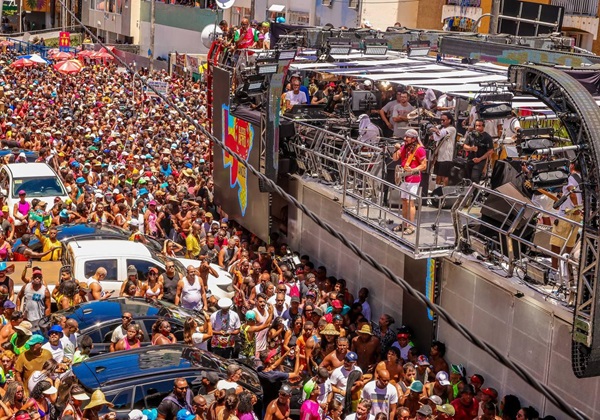 Bell Marques encerra Carnaval da Bahia 2024 no tradicional Arrastão