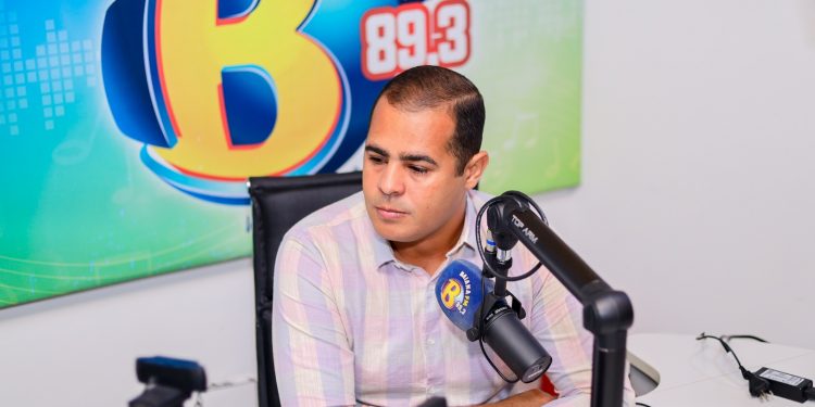 Secretário de Saúde de Candeias aborda desafios e estratégias no combate a arboviroses