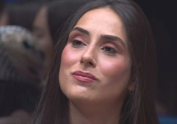 Após disputa acirrada com Fernanda, Deniziane é a nona eliminada do reality