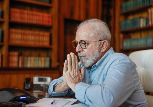 Câmara esconde lista de deputados que assinaram pedido de impeachment contra Lula