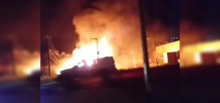 Caminhão com combustível pega fogo e atinge casas em BH
