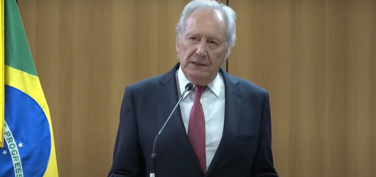 Lewandowski divulga que deleção premiada de Ronnie Lessa foi homologada por Moraes