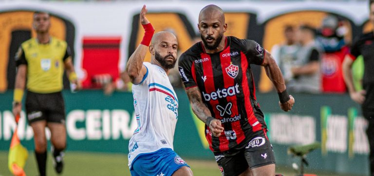 Vitória vira no último minuto sobre o Bahia e larga em vantagem na final do Baianão