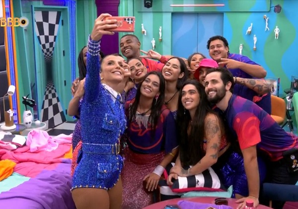 Passagem de Ivete Sangalo no BBB24 é marcada por quebra de protocolo e beijo de ex-casal