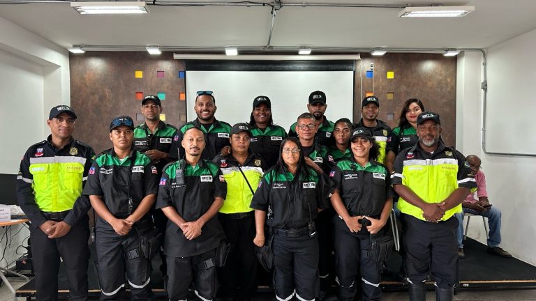 Agentes e Orientadores de trânsito de Candeias recebem certificado de formação