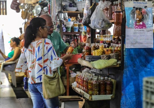 Semana Santa: ações educativas e de fiscalização são realizadas em feiras e mercados