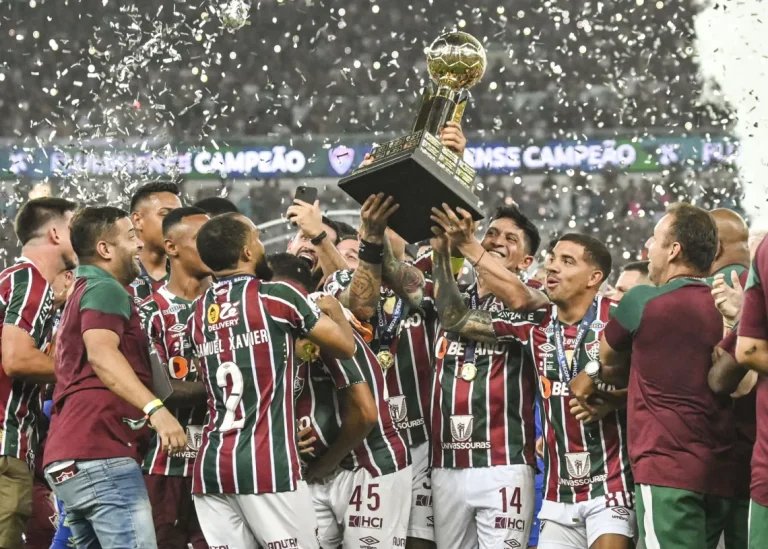 Fluminense vence a LDU e é campeão da Recopa