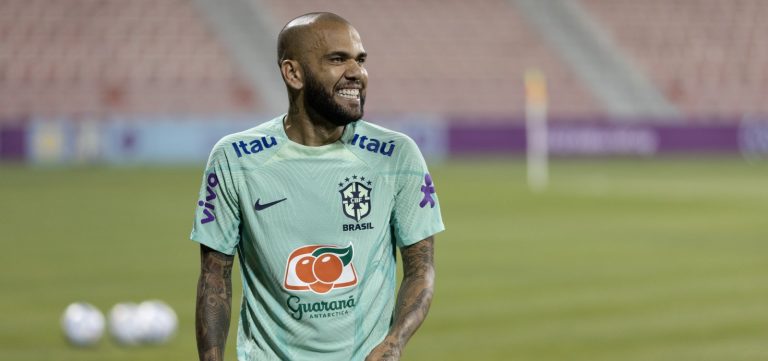 Daniel Alves devolveu 150 mil euros à família de Neymar usados para reduzir pena por estupro