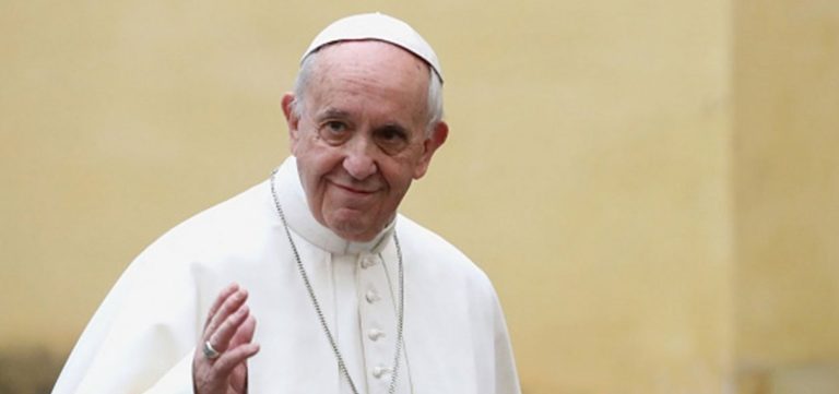 Na oração deste domingo, Papa Francisco faz apelo por crianças que sofrem com guerra