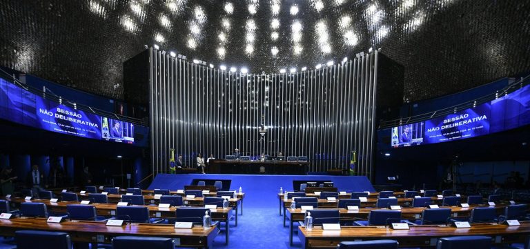 Comissão do Senado debate piso nacional do magistério