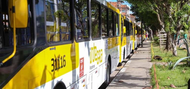 Rodoviários atrasam saída de ônibus das garagens nesta terça-feira