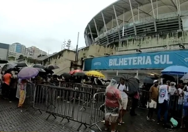 Torcedores se revoltam com fim dos ingressos para BA-VI no domingo (7)