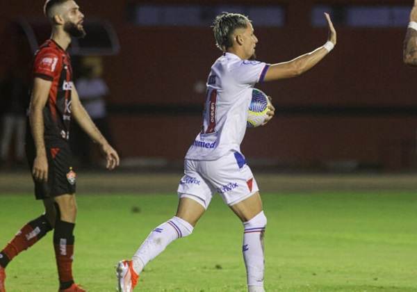 Vitória empata com Bahia no Barradão e segue sem vencer no Brasileirão