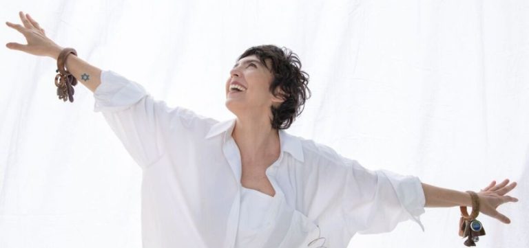 Adriana Calcanhotto apresenta o show da turnê ‘Errante’ em Salvador