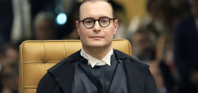 Zanin decide suspender liminar e prorroga desoneração da folha