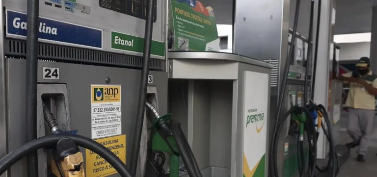 China reduz preços da gasolina e diesel em resposta às mudanças nos preços internacionais do petróleo