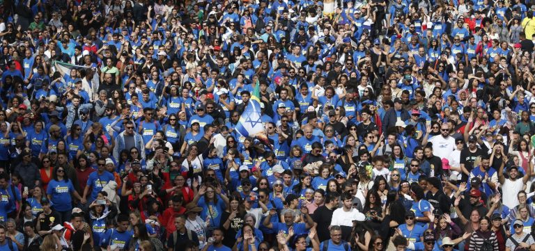 Marcha para Jesus em SP reúne milhares de pessoas incluindo autoridades políticas