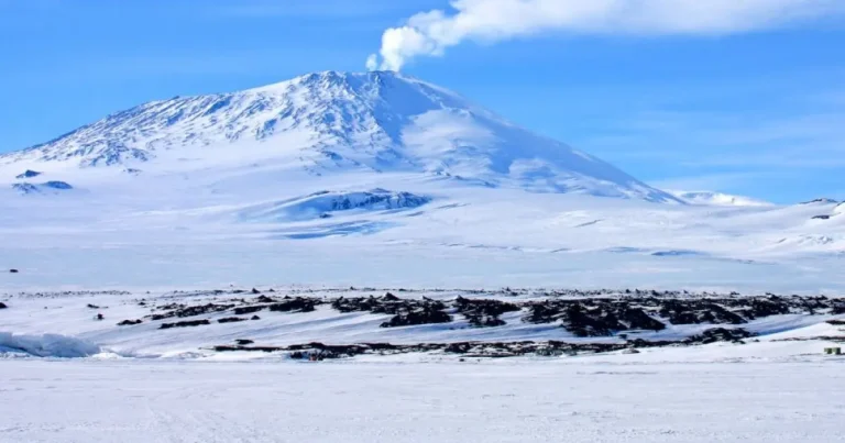Vulcão na Antártica expele R$ 30 mil em ouro por dia