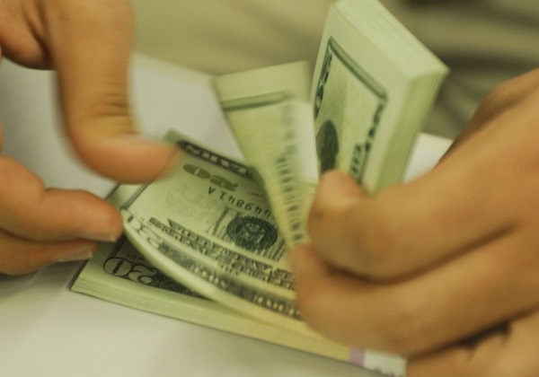 Dólar sobe para R$ 5,14 um dia após divisão no Copom